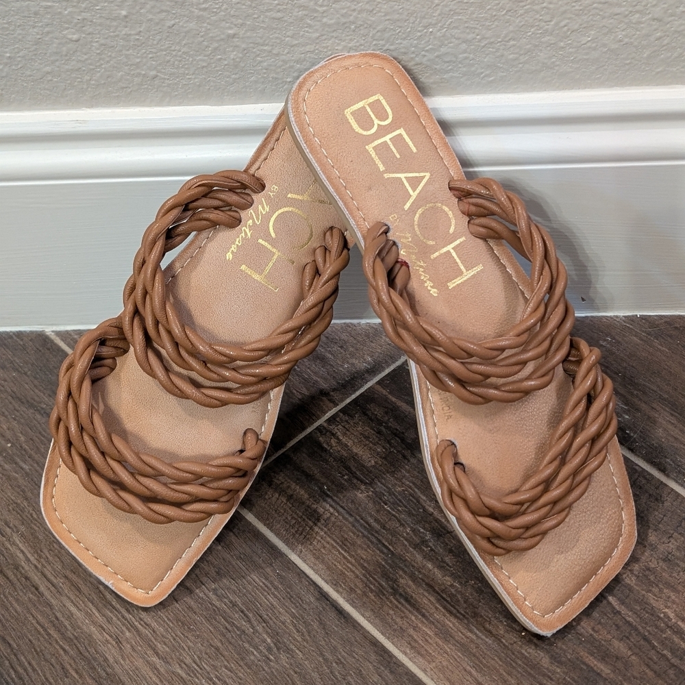 NEW The Beach by Matisse Amalia flatsandal, size 8.5